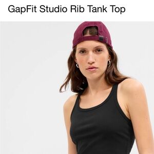 Gapfit studio support top , black color , size large